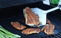 Grillight Giant Spatula And Light -Weber Shop Giant Spatula with food 2 08970.1687022584.1500.1500